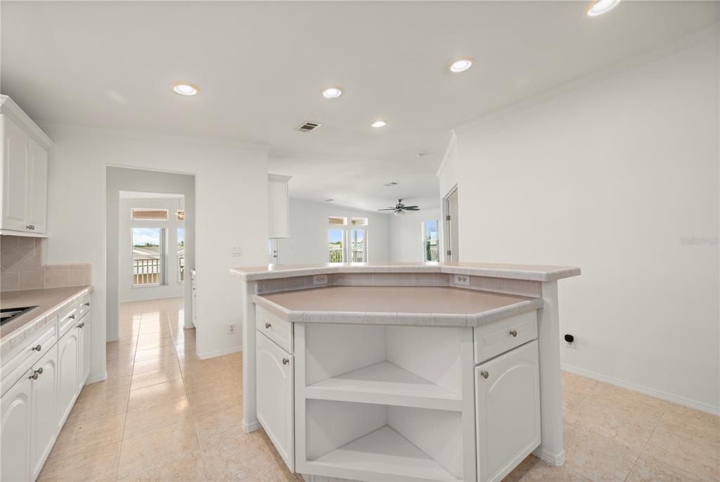 For Sale: $322,500 (2 beds, 2 baths, 1620 Square Feet)