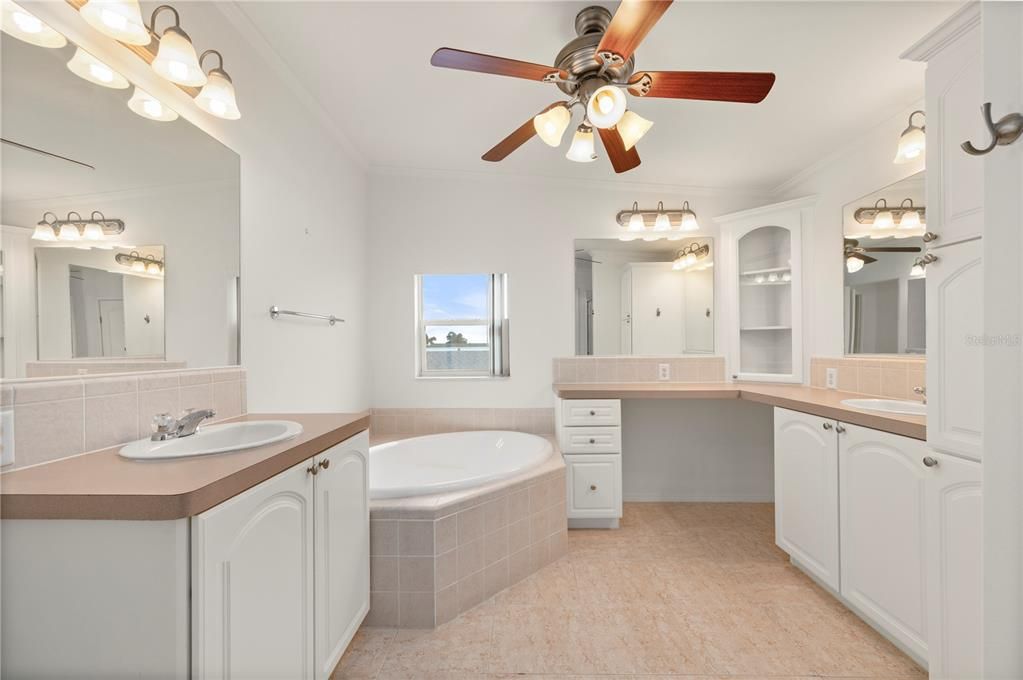 For Sale: $322,500 (2 beds, 2 baths, 1620 Square Feet)