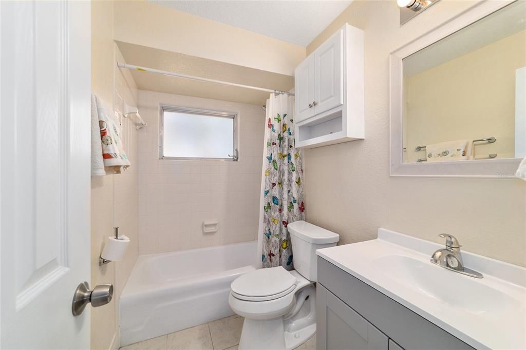 For Sale: $205,000 (2 beds, 1 baths, 816 Square Feet)