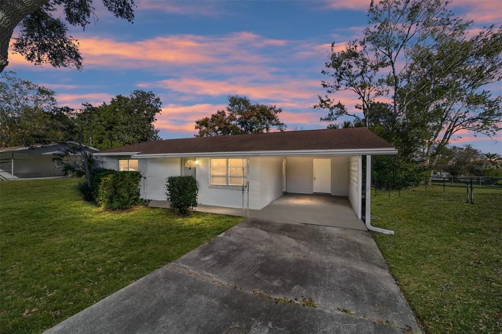 For Sale: $205,000 (2 beds, 1 baths, 816 Square Feet)