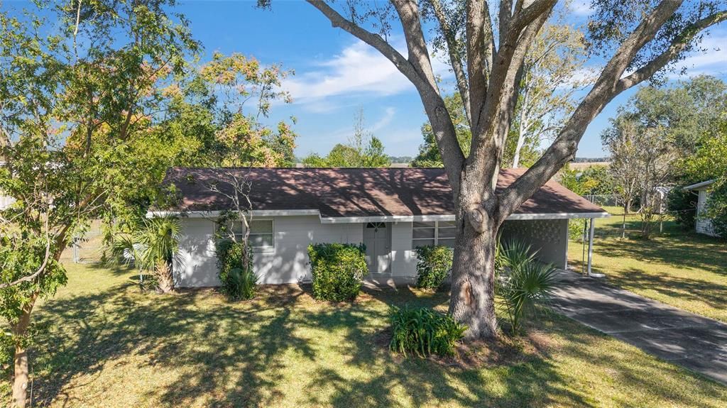 For Sale: $205,000 (2 beds, 1 baths, 816 Square Feet)