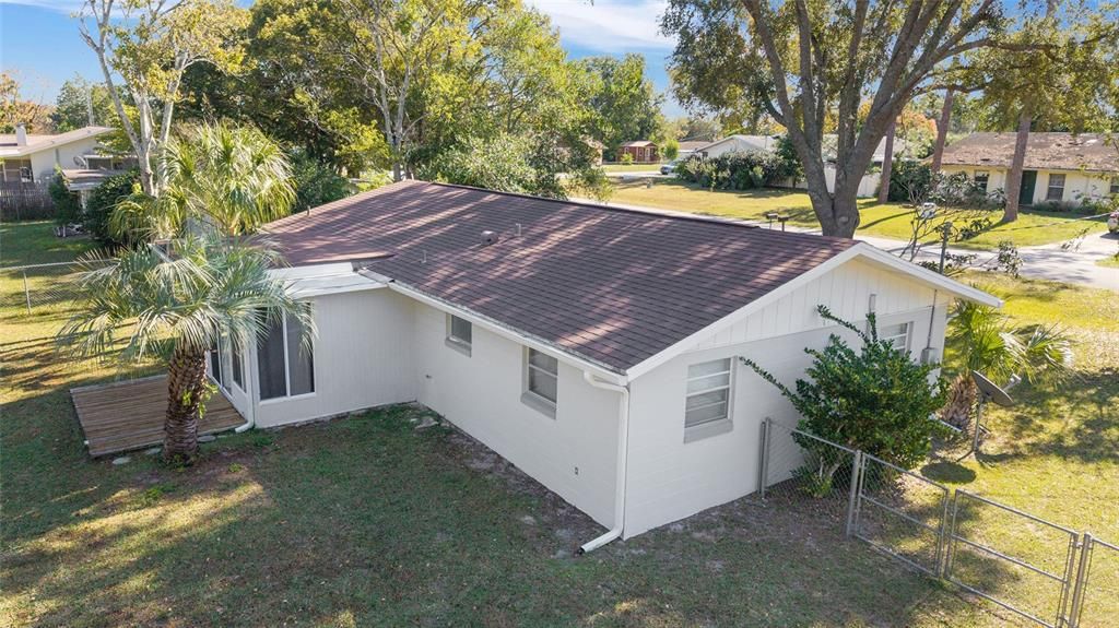 For Sale: $205,000 (2 beds, 1 baths, 816 Square Feet)