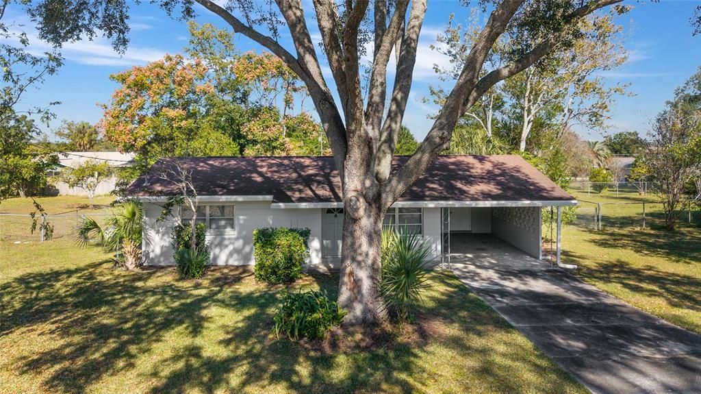 For Sale: $205,000 (2 beds, 1 baths, 816 Square Feet)