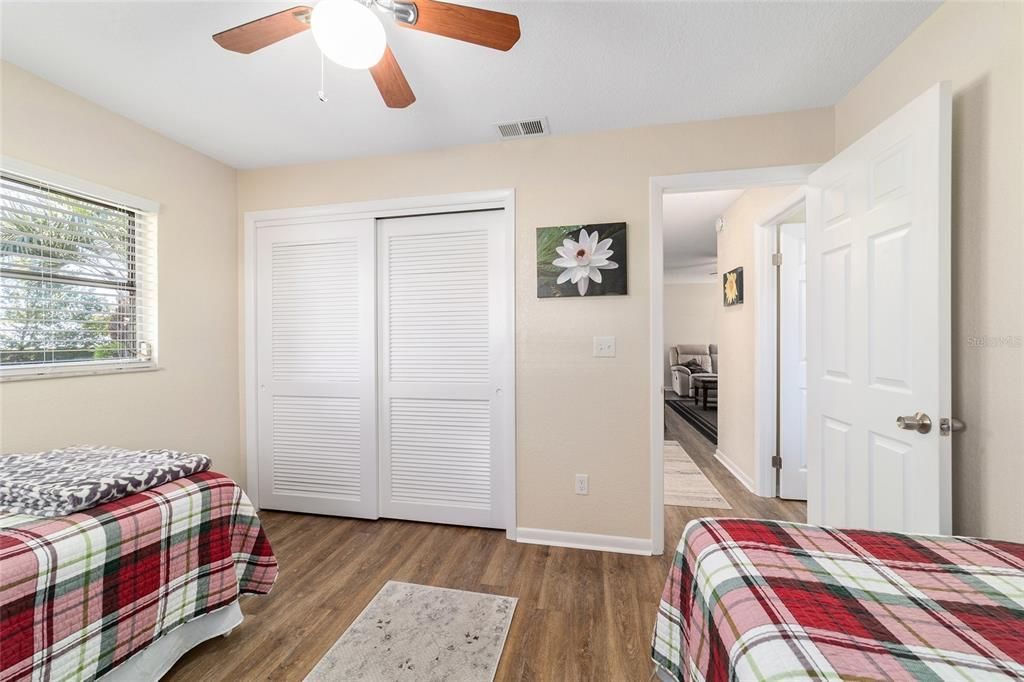 For Sale: $205,000 (2 beds, 1 baths, 816 Square Feet)