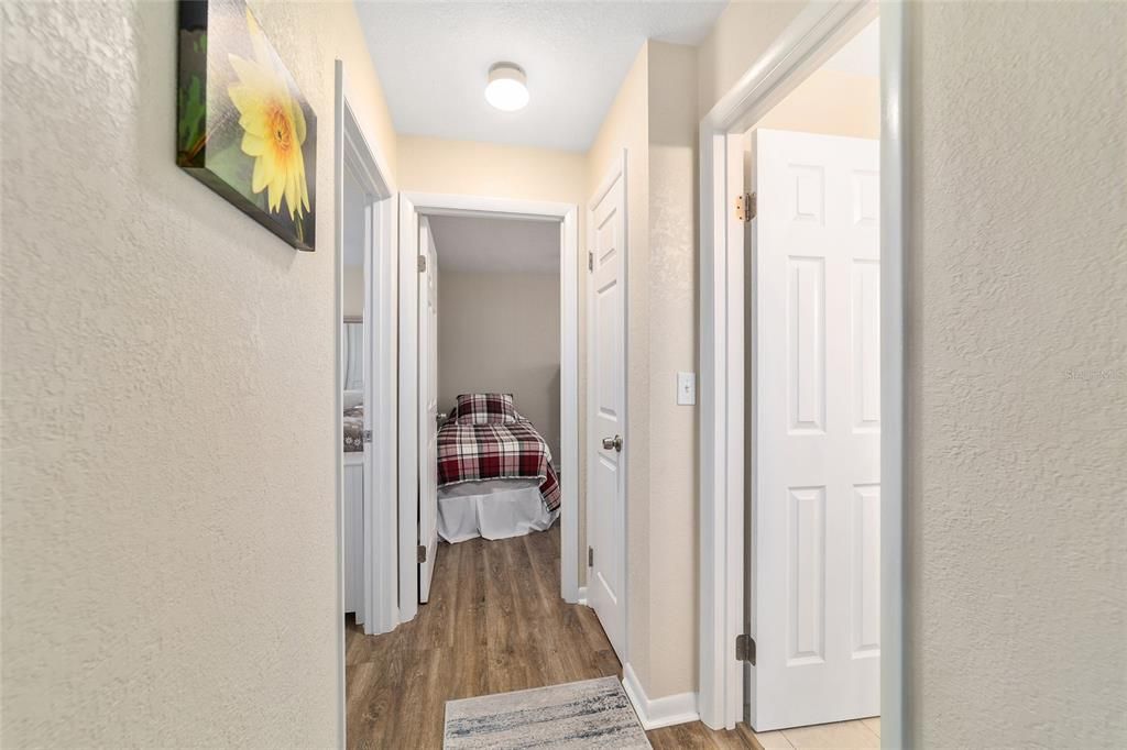 For Sale: $205,000 (2 beds, 1 baths, 816 Square Feet)