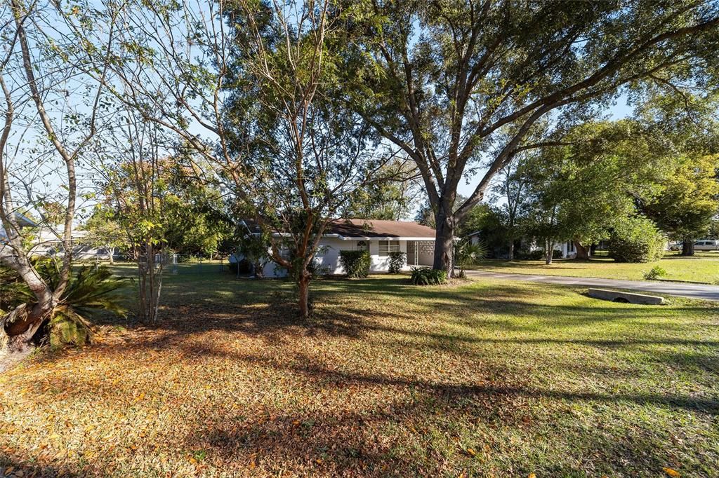 For Sale: $205,000 (2 beds, 1 baths, 816 Square Feet)