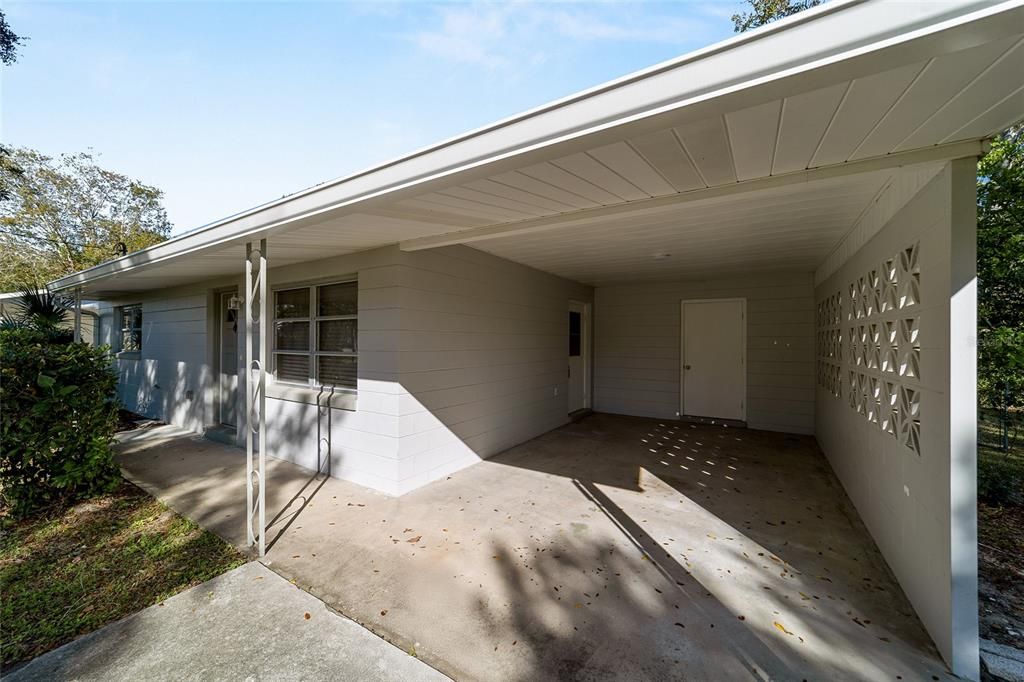 For Sale: $205,000 (2 beds, 1 baths, 816 Square Feet)