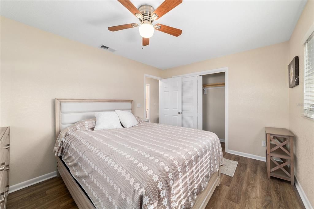 For Sale: $205,000 (2 beds, 1 baths, 816 Square Feet)