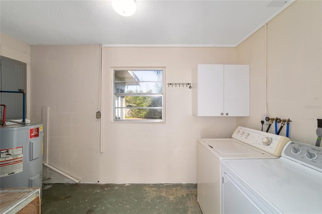 For Sale: $205,000 (2 beds, 1 baths, 816 Square Feet)