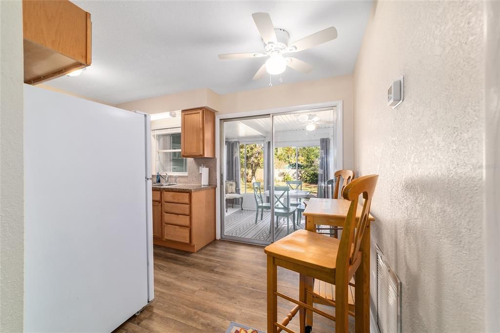 For Sale: $205,000 (2 beds, 1 baths, 816 Square Feet)