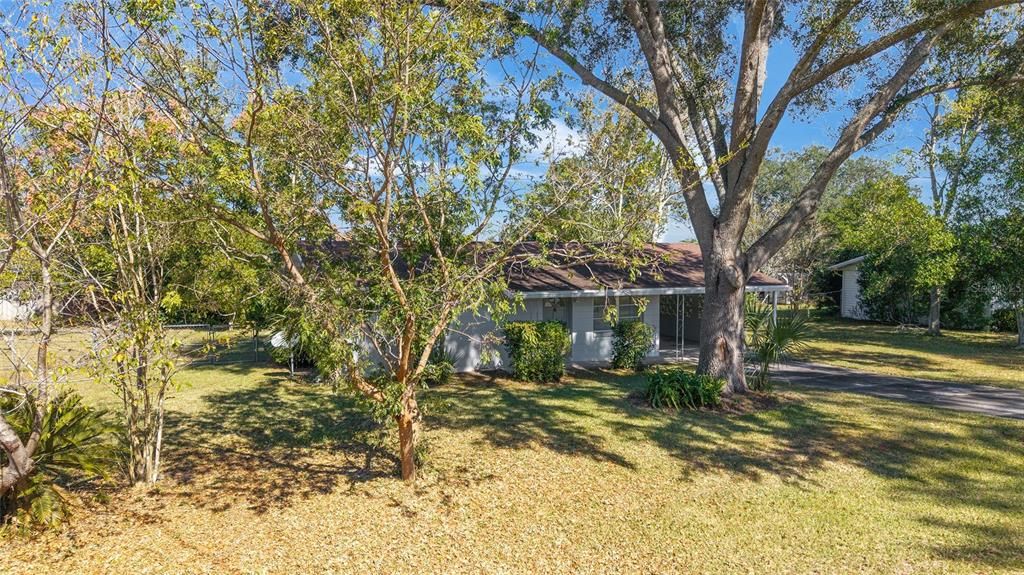 For Sale: $205,000 (2 beds, 1 baths, 816 Square Feet)