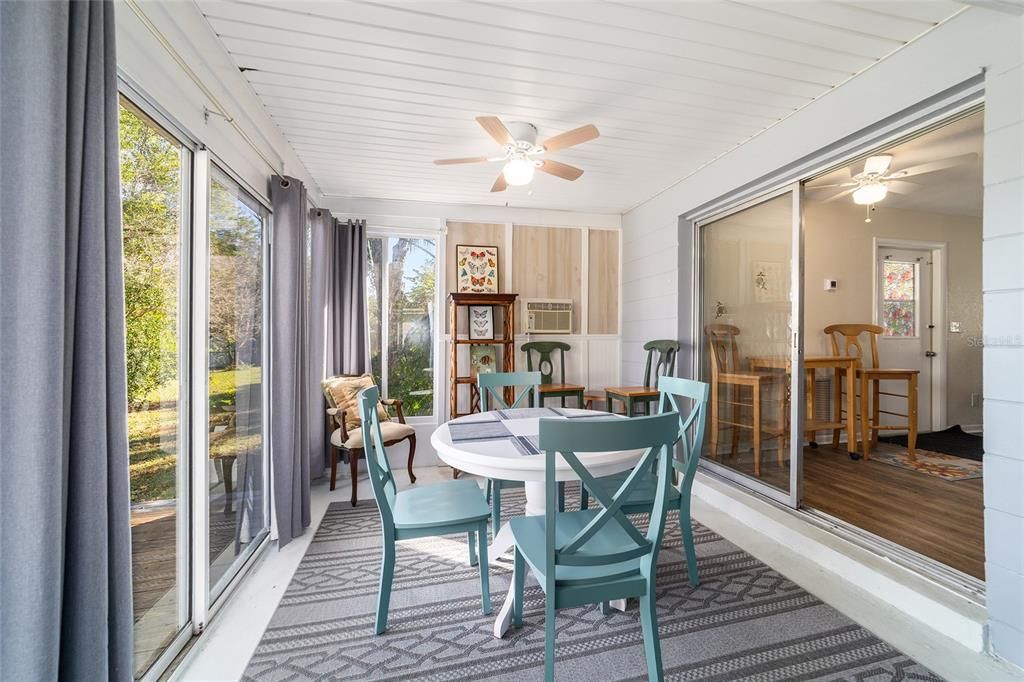 For Sale: $205,000 (2 beds, 1 baths, 816 Square Feet)