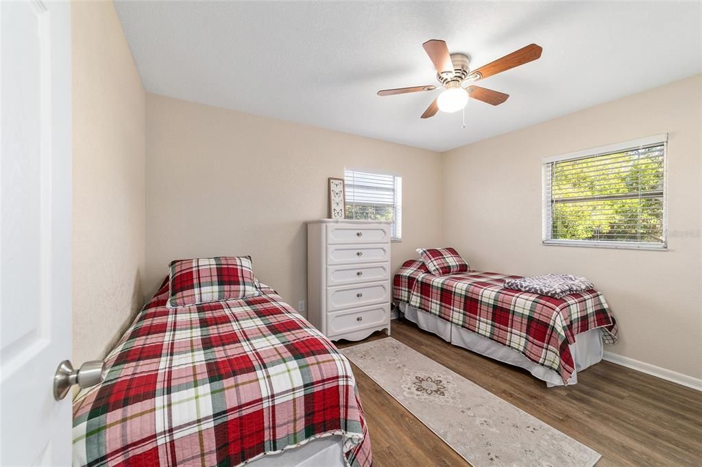 For Sale: $205,000 (2 beds, 1 baths, 816 Square Feet)