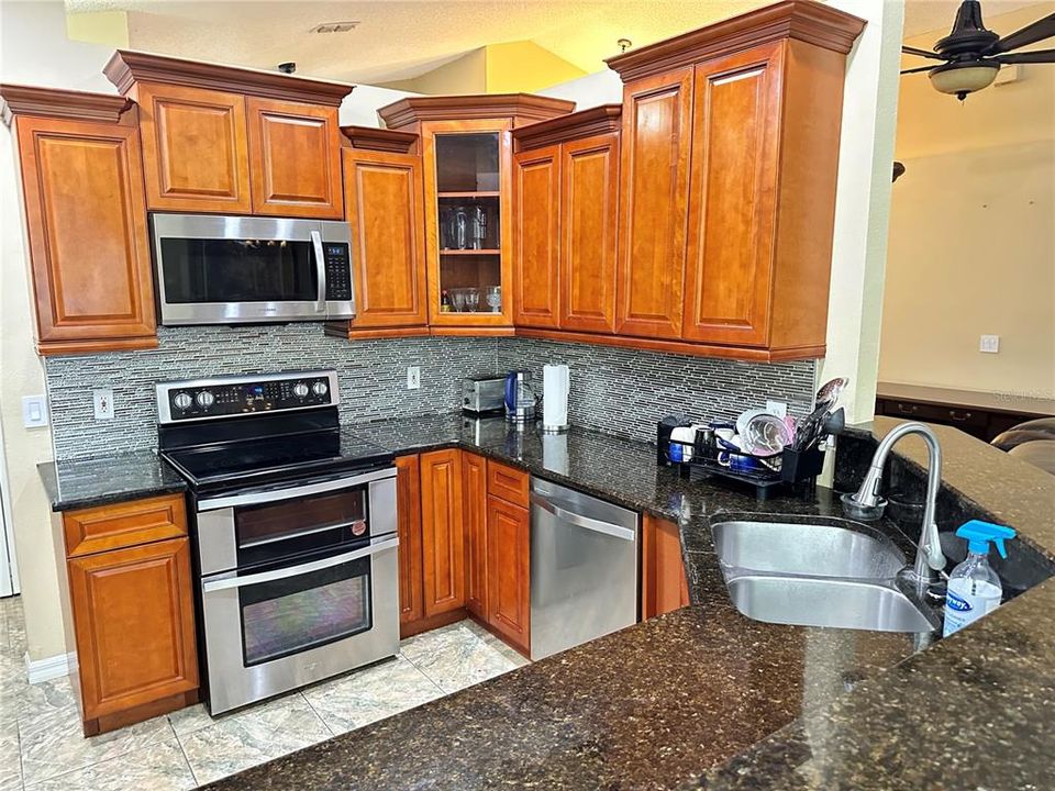 For Rent: $2,075 (4 beds, 2 baths, 1991 Square Feet)