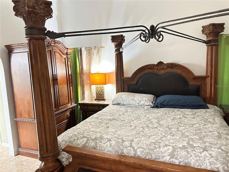 For Rent: $2,075 (4 beds, 2 baths, 1991 Square Feet)