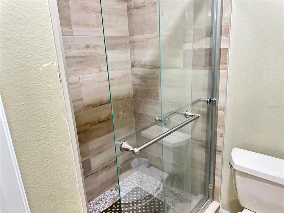 For Rent: $2,075 (4 beds, 2 baths, 1991 Square Feet)