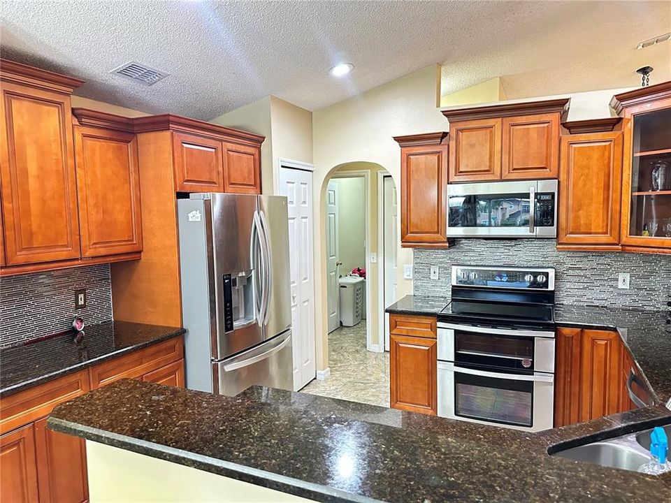 For Rent: $2,075 (4 beds, 2 baths, 1991 Square Feet)