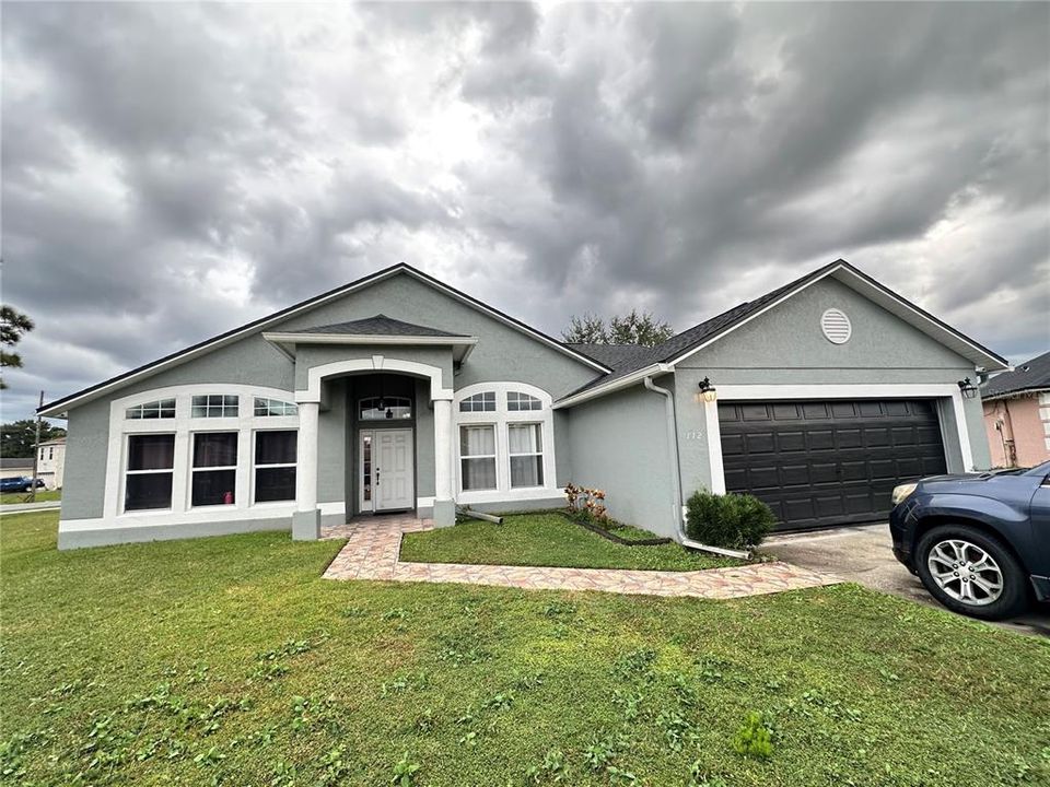 For Rent: $2,075 (4 beds, 2 baths, 1991 Square Feet)