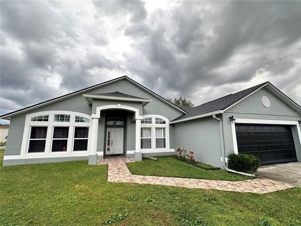 For Rent: $2,075 (4 beds, 2 baths, 1991 Square Feet)