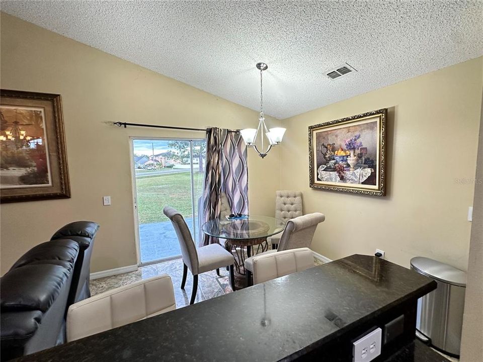 For Rent: $2,075 (4 beds, 2 baths, 1991 Square Feet)