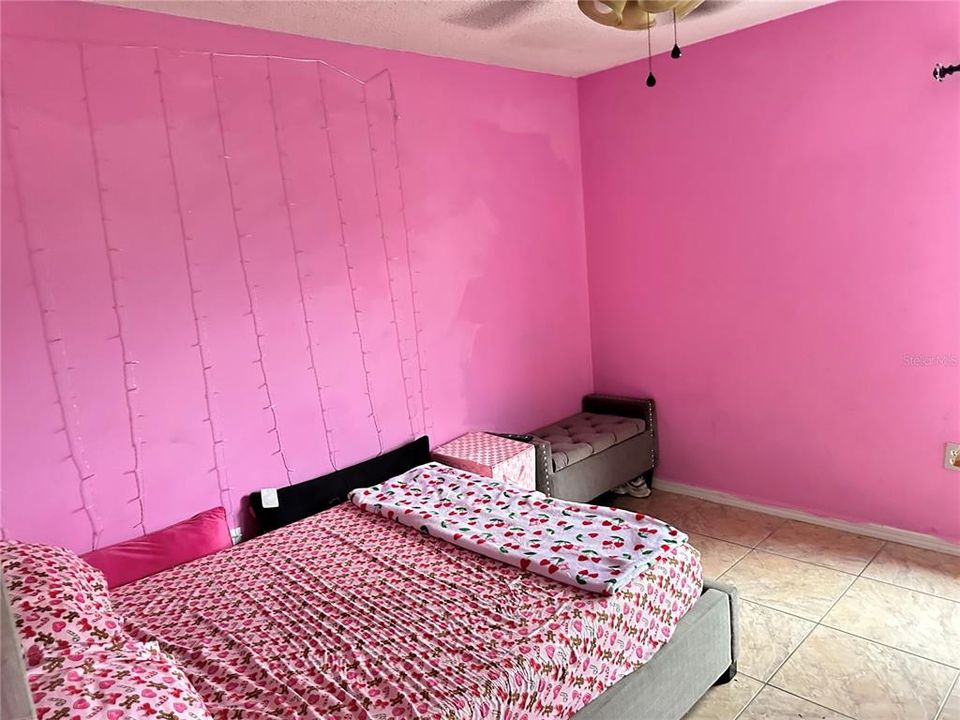 For Rent: $2,075 (4 beds, 2 baths, 1991 Square Feet)