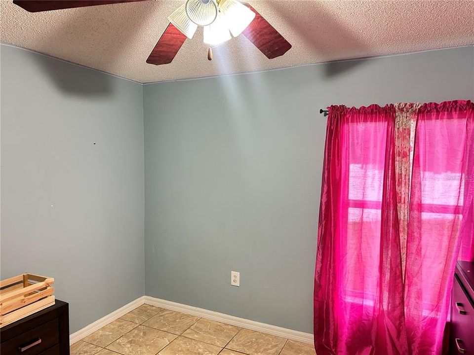 For Rent: $2,075 (4 beds, 2 baths, 1991 Square Feet)