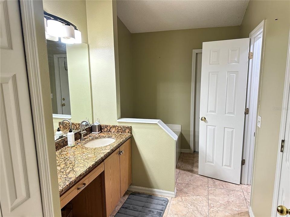 For Rent: $2,075 (4 beds, 2 baths, 1991 Square Feet)