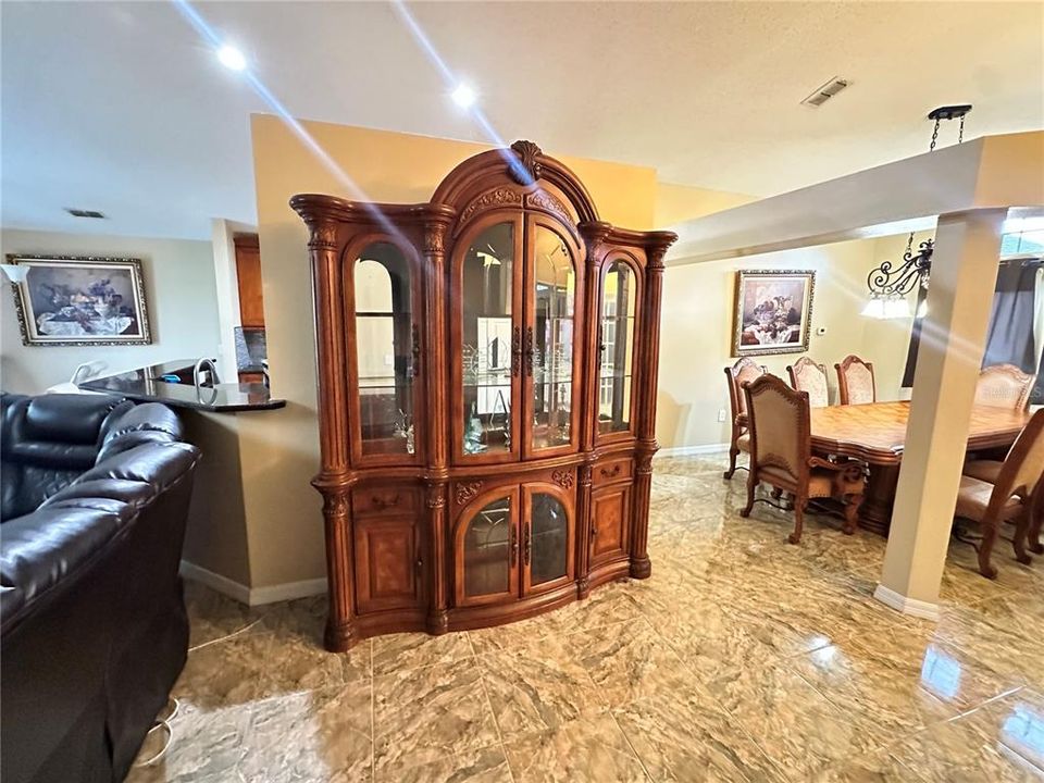 For Rent: $2,075 (4 beds, 2 baths, 1991 Square Feet)