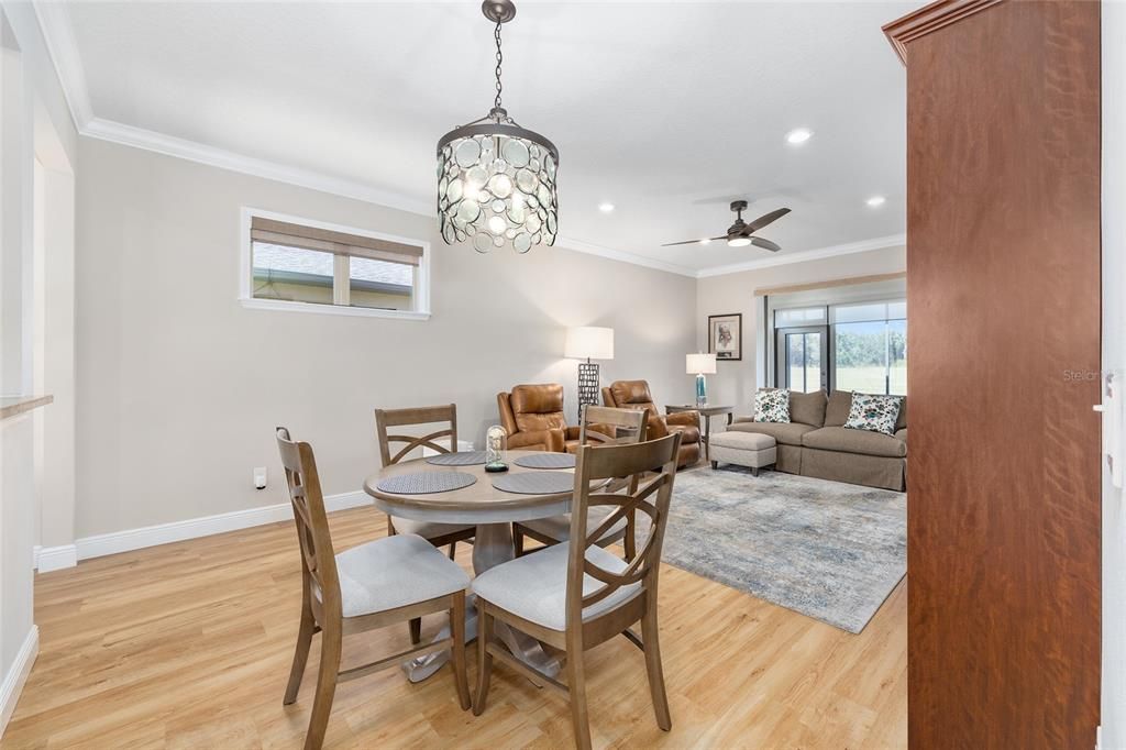 Под контрактом: $259,900 (2 спален, 2 ванн, 1305 Квадратных фут)