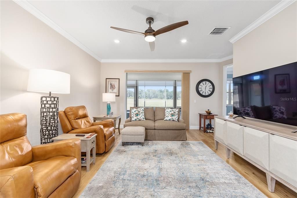 Под контрактом: $259,900 (2 спален, 2 ванн, 1305 Квадратных фут)