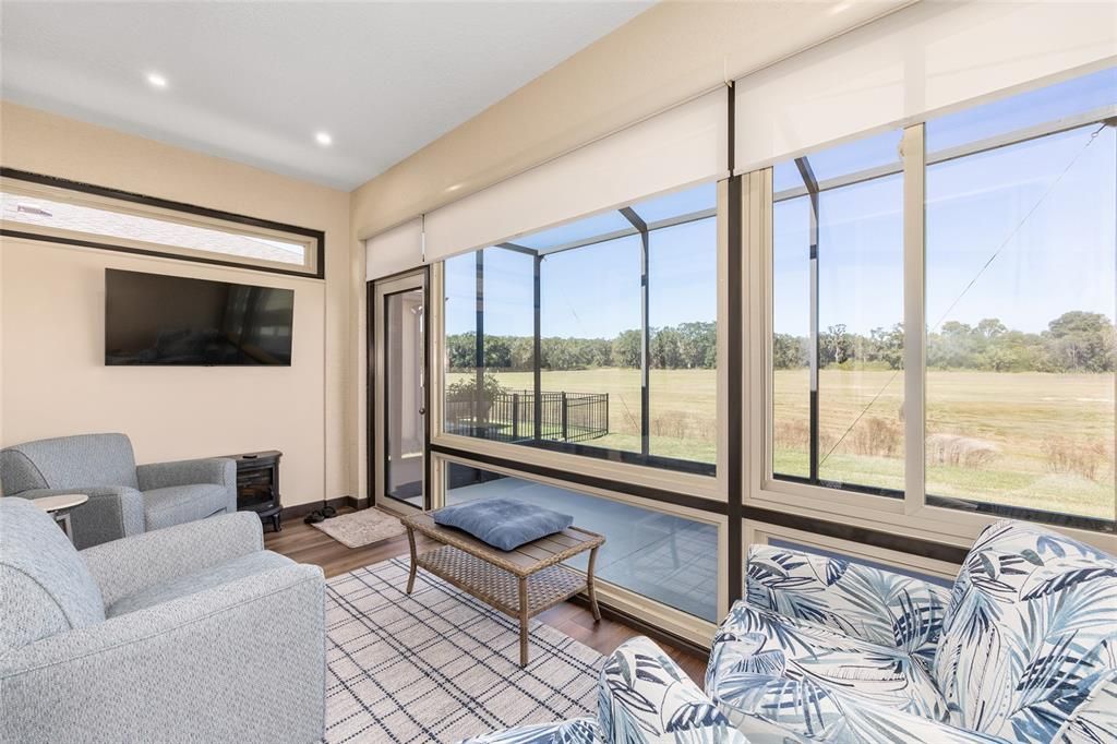 Под контрактом: $259,900 (2 спален, 2 ванн, 1305 Квадратных фут)