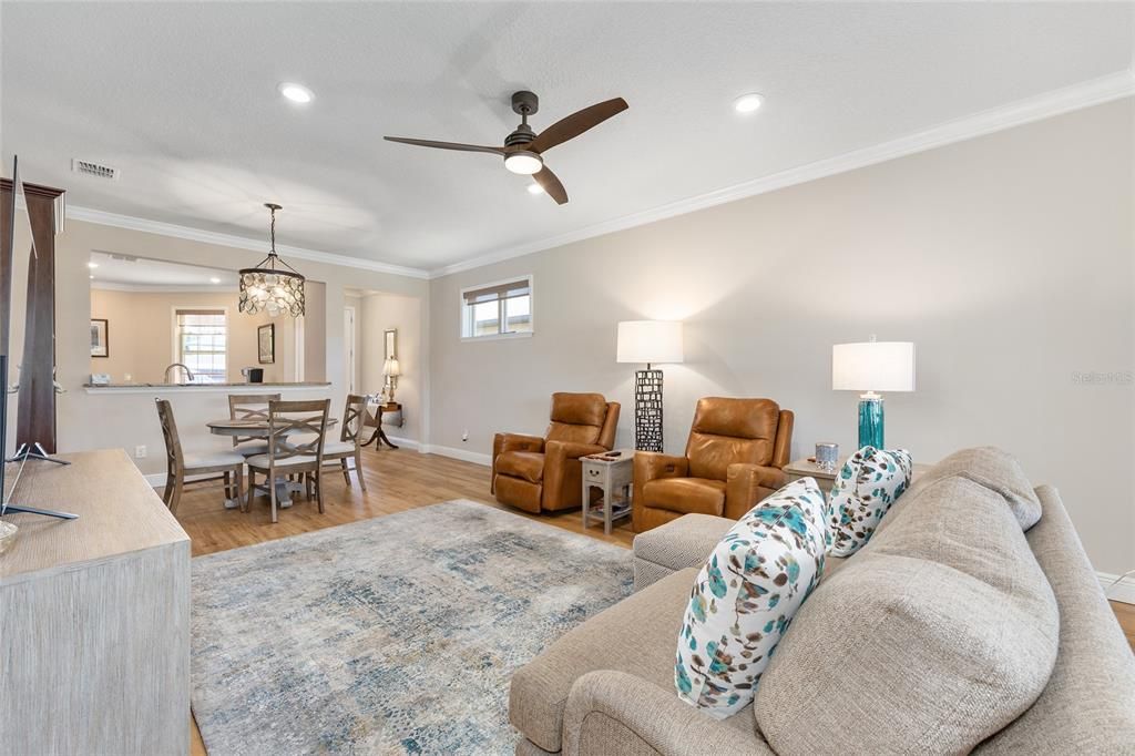 Под контрактом: $259,900 (2 спален, 2 ванн, 1305 Квадратных фут)