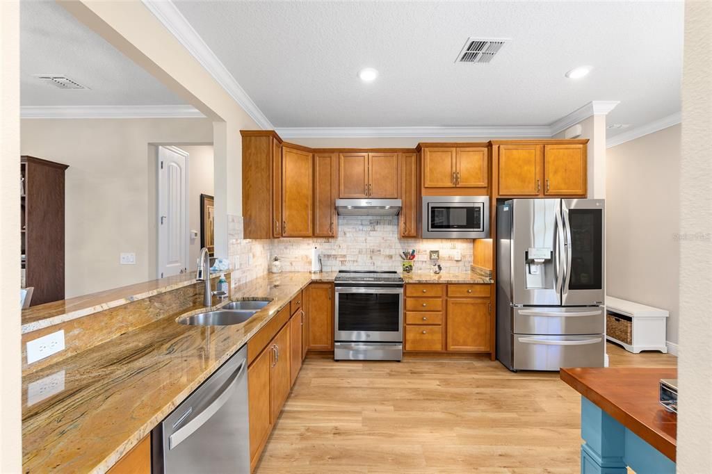 Под контрактом: $259,900 (2 спален, 2 ванн, 1305 Квадратных фут)