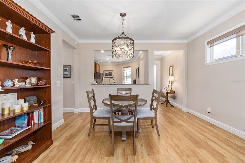 Под контрактом: $259,900 (2 спален, 2 ванн, 1305 Квадратных фут)