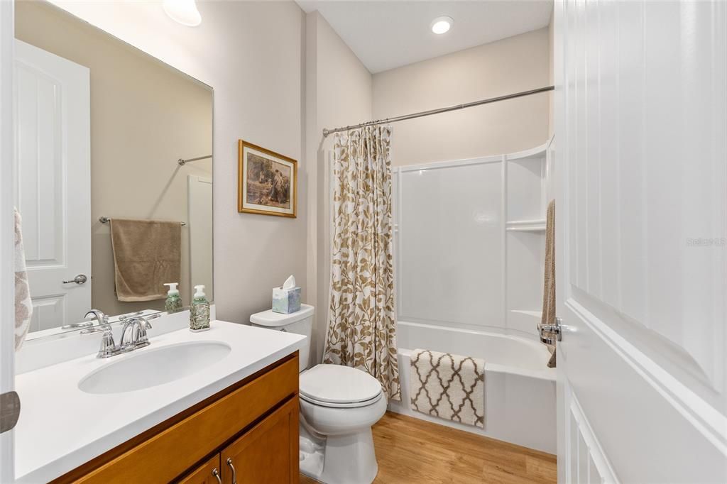 Под контрактом: $259,900 (2 спален, 2 ванн, 1305 Квадратных фут)