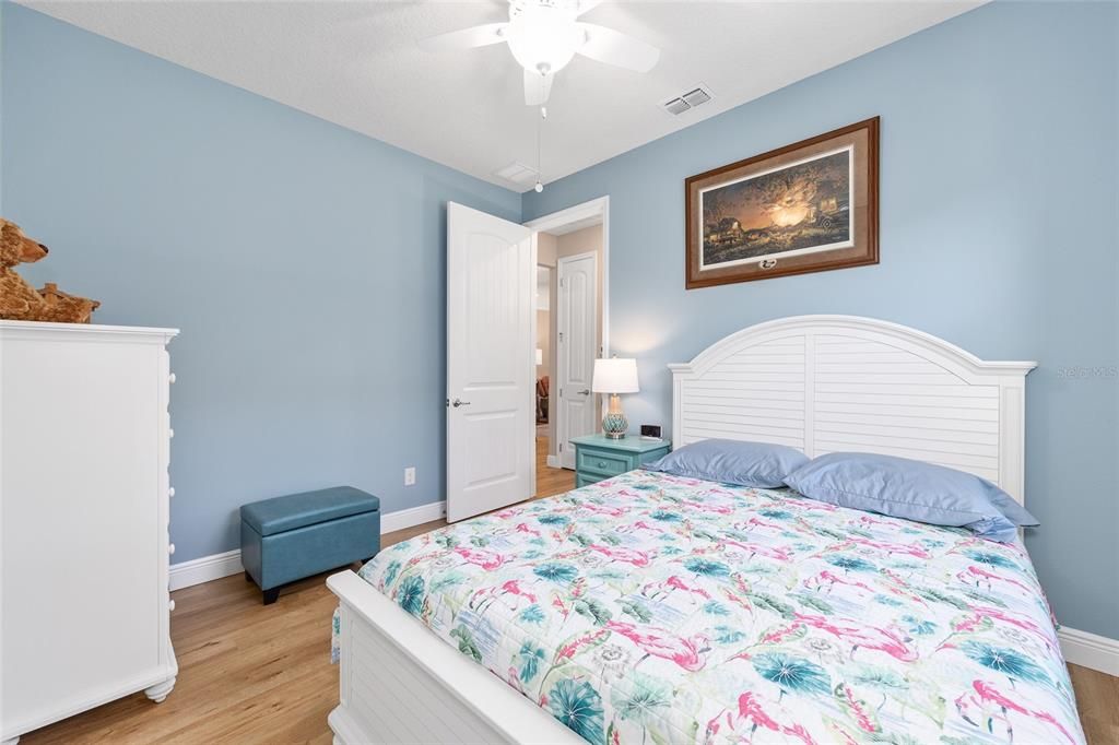 Под контрактом: $259,900 (2 спален, 2 ванн, 1305 Квадратных фут)