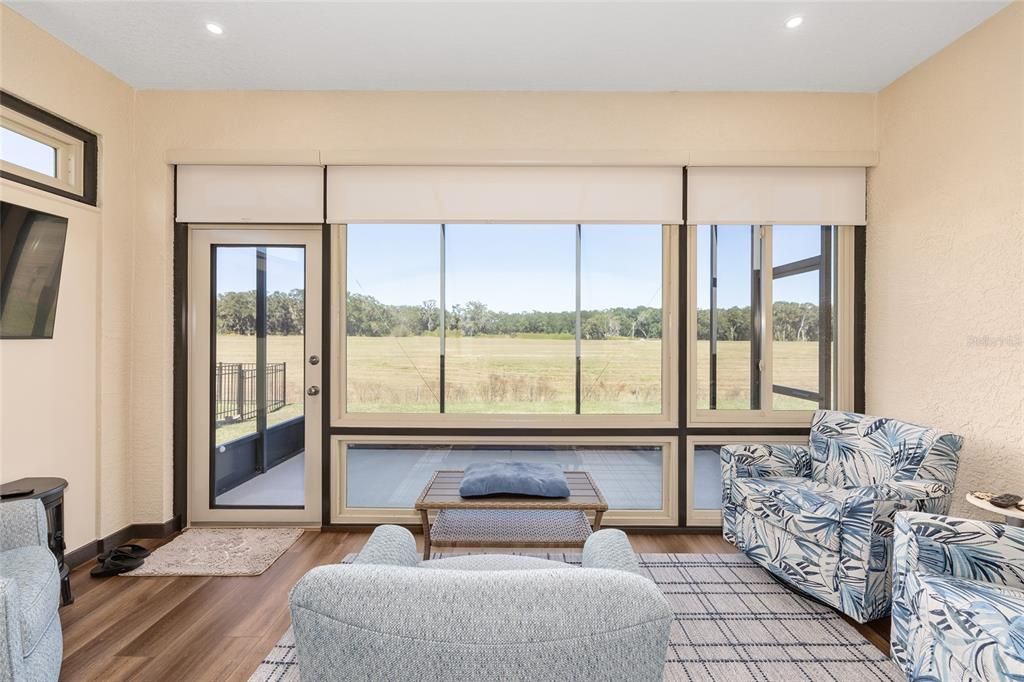 Под контрактом: $259,900 (2 спален, 2 ванн, 1305 Квадратных фут)