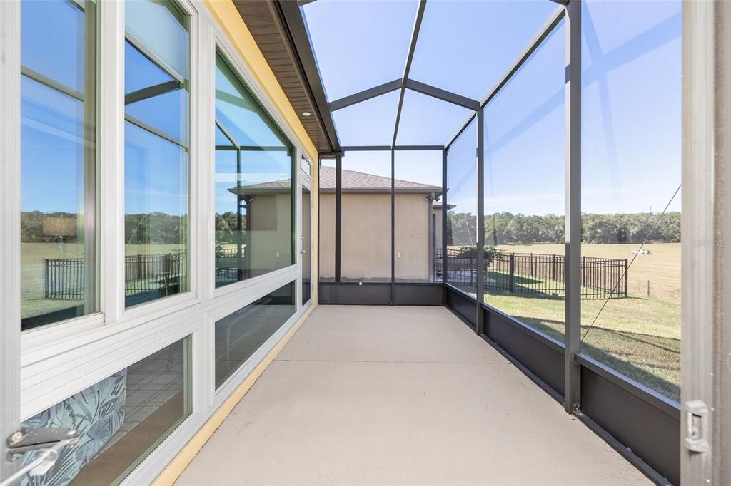 Под контрактом: $259,900 (2 спален, 2 ванн, 1305 Квадратных фут)