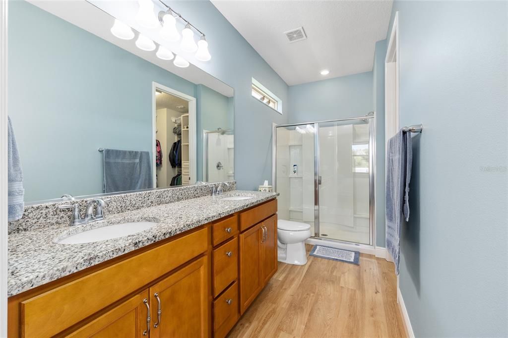 Под контрактом: $259,900 (2 спален, 2 ванн, 1305 Квадратных фут)