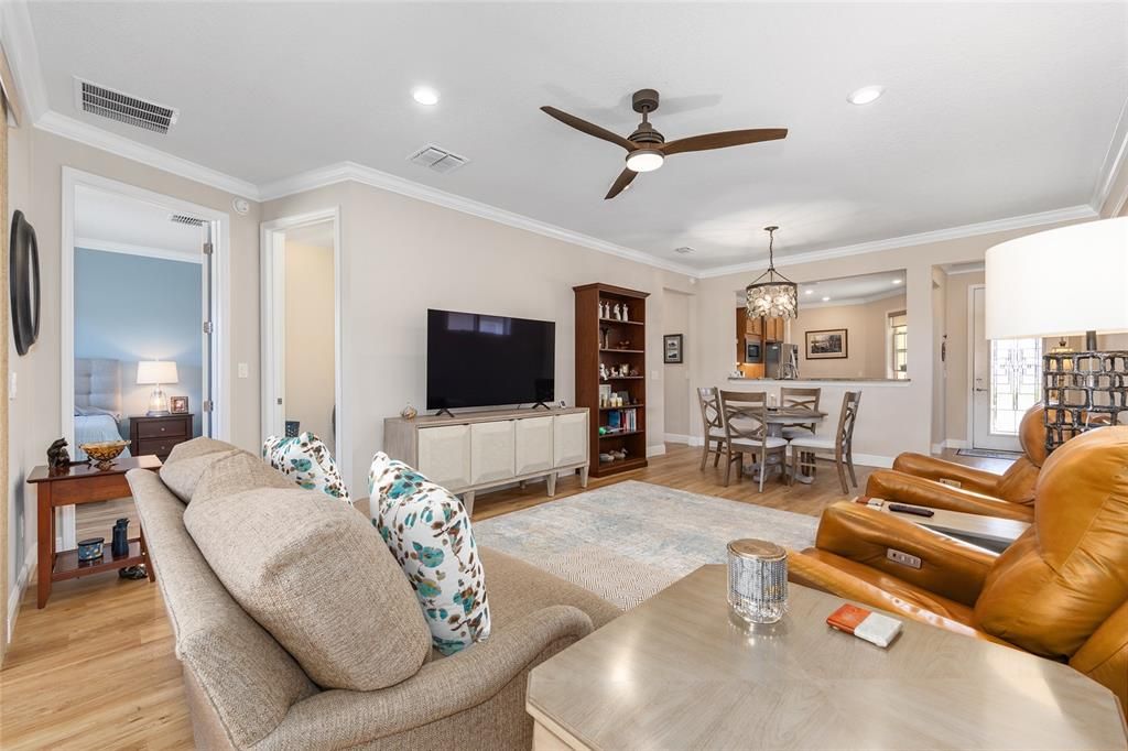 Под контрактом: $259,900 (2 спален, 2 ванн, 1305 Квадратных фут)