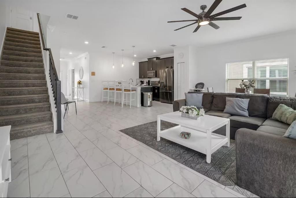 En Renta: $3,150 (5 camas, 4 baños, 2167 Pies cuadrados)