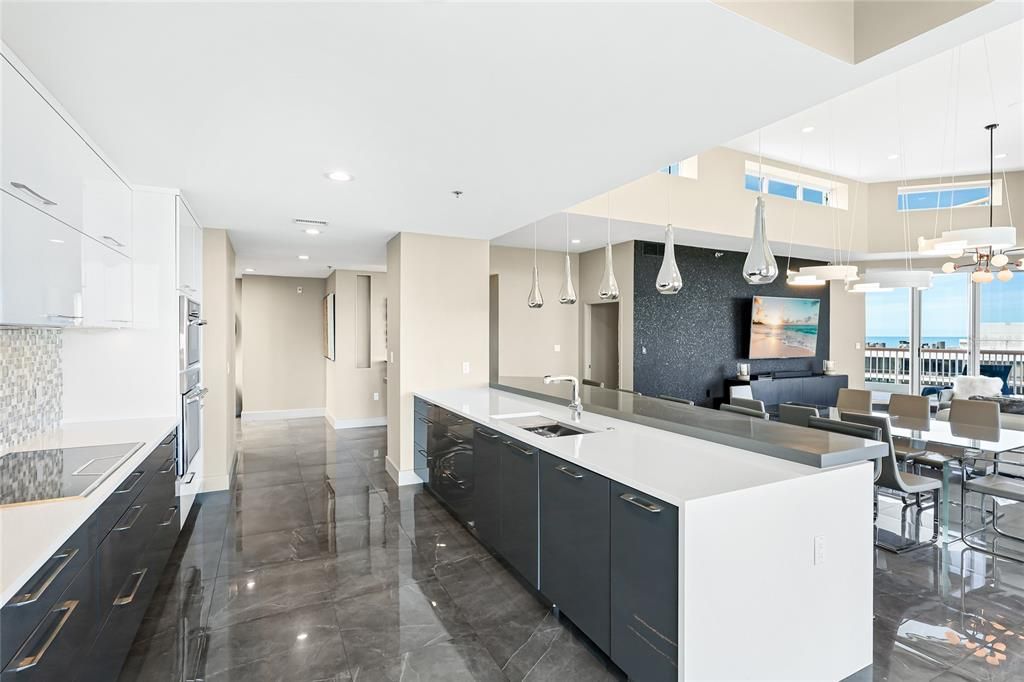 На продажу: $2,999,999 (3 спален, 3 ванн, 2780 Квадратных фут)