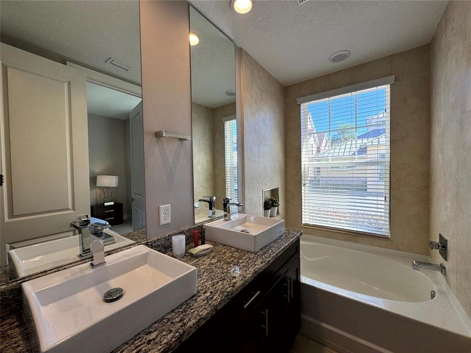 For Rent: $3,000 (6 beds, 7 baths, 2830 Square Feet)