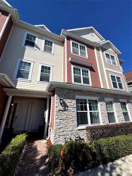 For Rent: $3,000 (6 beds, 7 baths, 2830 Square Feet)