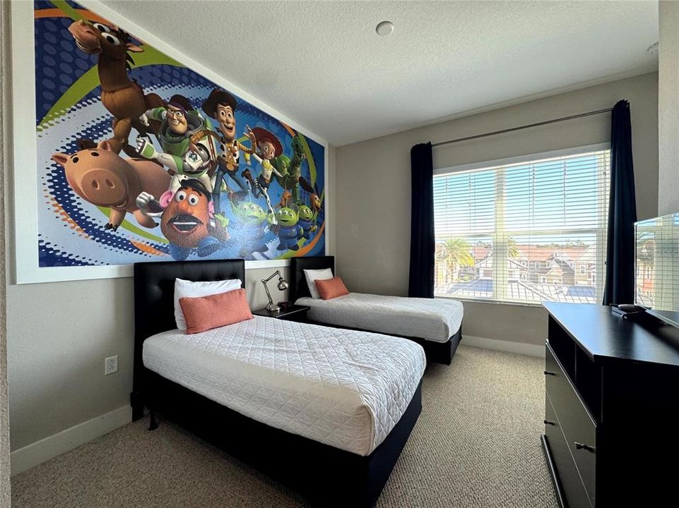 For Rent: $3,000 (6 beds, 7 baths, 2830 Square Feet)