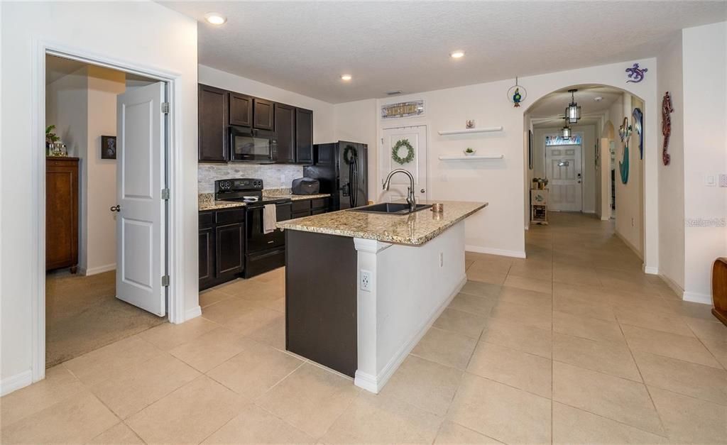 На продажу: $389,000 (3 спален, 2 ванн, 1690 Квадратных фут)