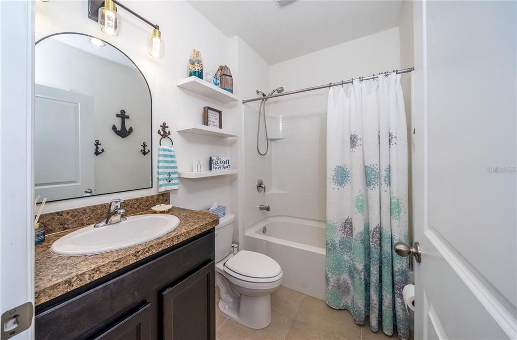 На продажу: $389,000 (3 спален, 2 ванн, 1690 Квадратных фут)