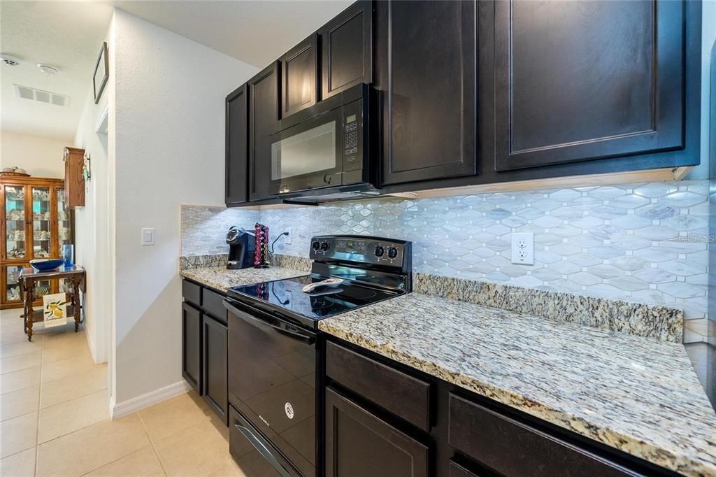 На продажу: $389,000 (3 спален, 2 ванн, 1690 Квадратных фут)