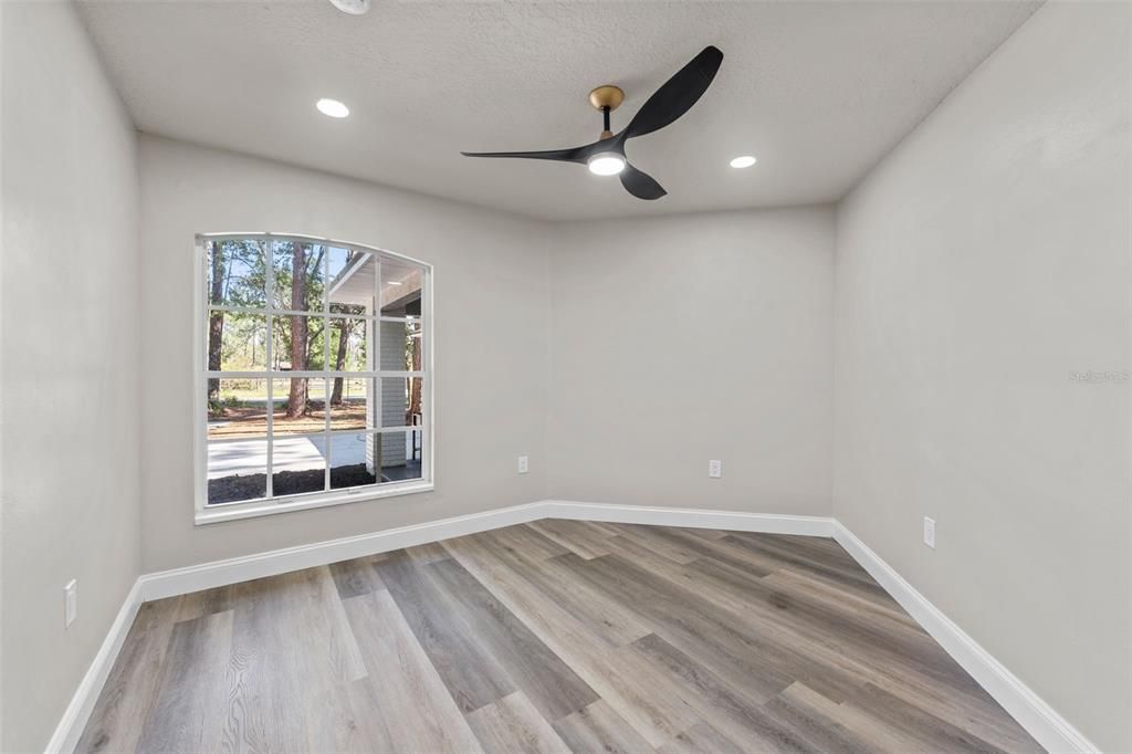 На продажу: $499,900 (3 спален, 2 ванн, 1684 Квадратных фут)