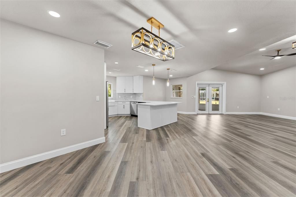 На продажу: $499,900 (3 спален, 2 ванн, 1684 Квадратных фут)